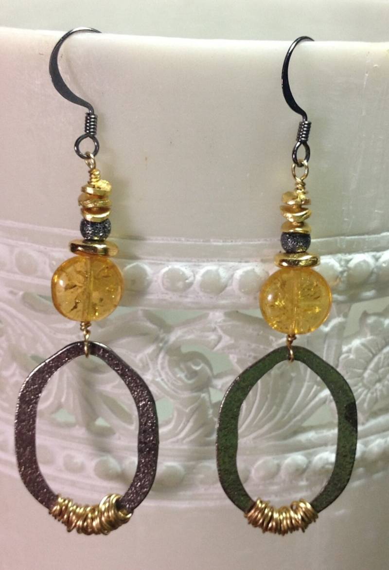 Lange Baumeln Ohrringe, Draht Gewickelt Oxidierte Silber Gold Gelbe Boho Ohrringe von MossberryandStone