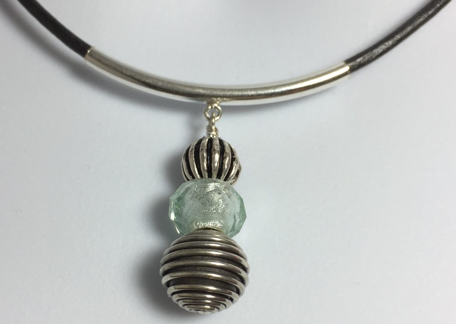 sterling Silber Leder Halskette, Bali Perlenkette, Anhänger Boho Zarte Perlenkette von MossberryandStone