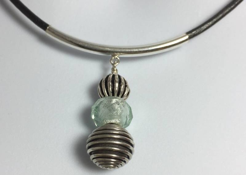 sterling Silber Leder Halskette, Bali Perlenkette, Anhänger Boho Zarte Perlenkette von MossberryandStone