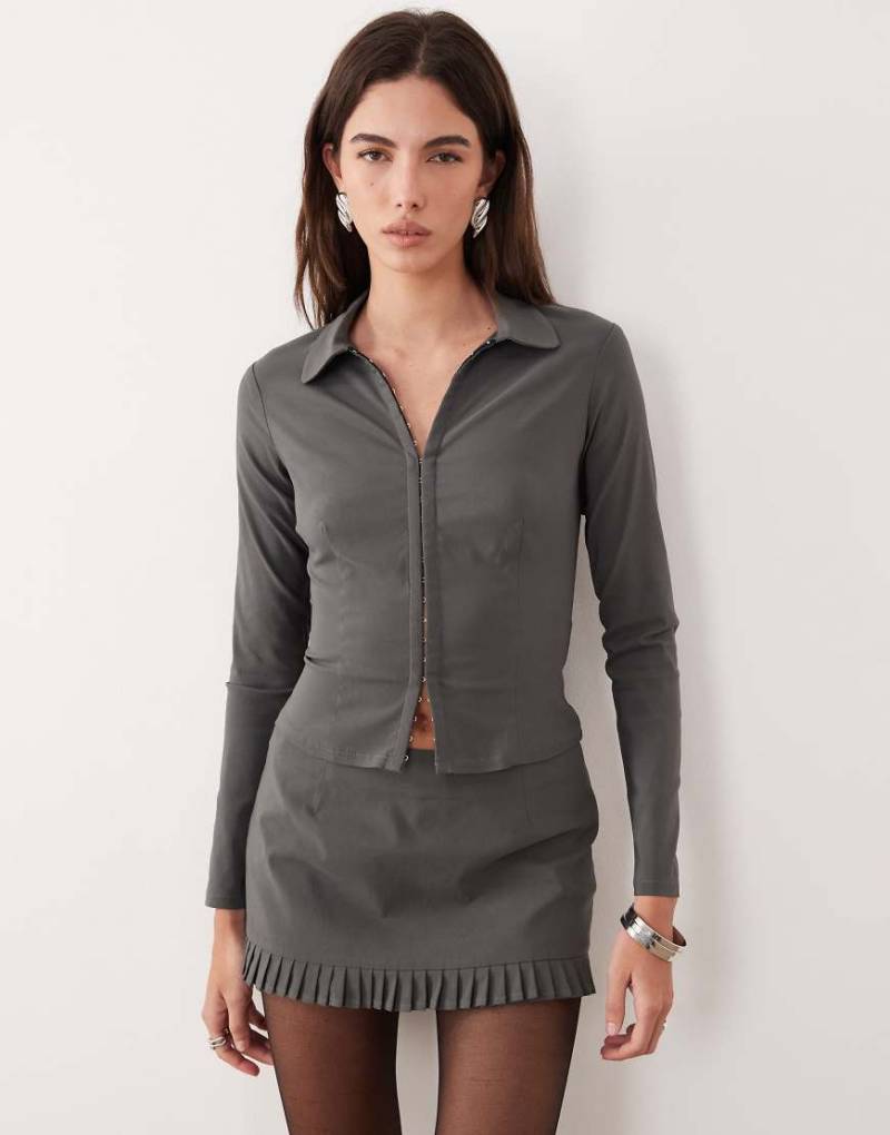 Motel - Alika - Elegante Hemdbluse in Schiefergrau mit Knopfleiste, Kombiteil von Motel