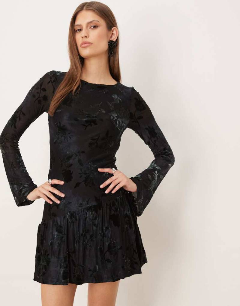 Motel - Anyeli - Samt-Minikleid in Dunkelblau mit Blattmuster von Motel