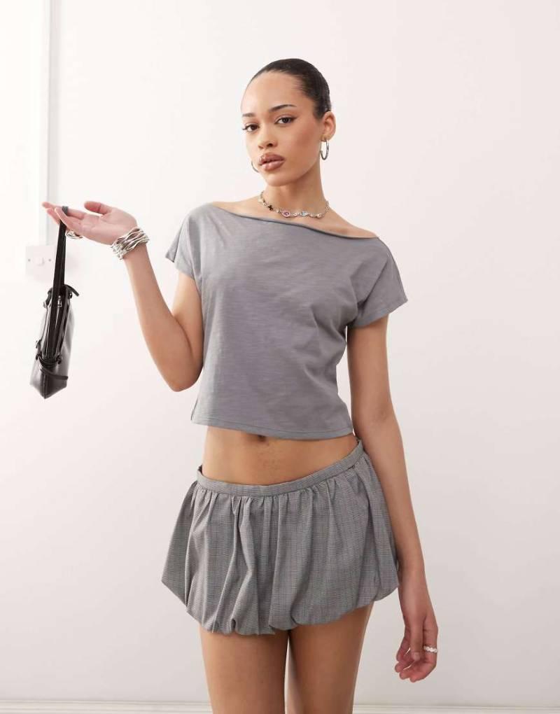 Motel - Balia - Asymmetrisches T-Shirt in Grau von Motel