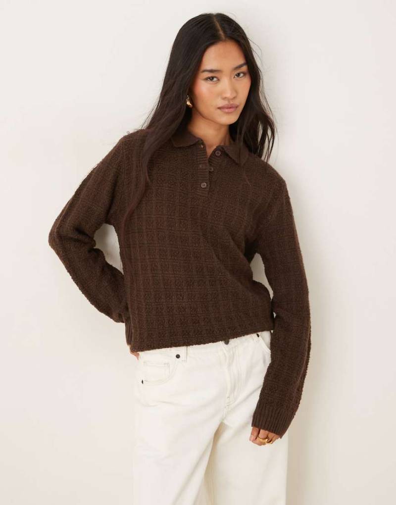 Motel - Dalina - Strickpullover in Braun mit Kragen-Brown von Motel