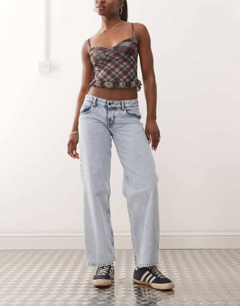 Motel - Gerade geschnittene Jeans in hellblauer 80er-Waschung mit niedrigem Bund von Motel