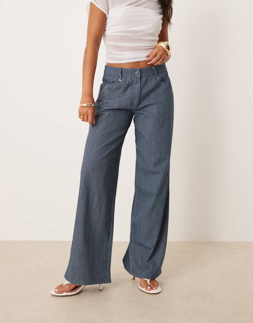 Motel - Geräumige Hose in Indigo mit Streifen und extra weitem Beinschnitt-Marineblau von Motel