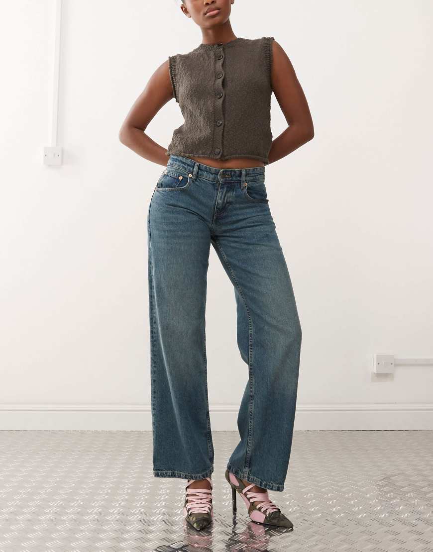 Motel - Jeans in leuchtendem Blau mit niedrigem Bund und geradem Schnitt von Motel