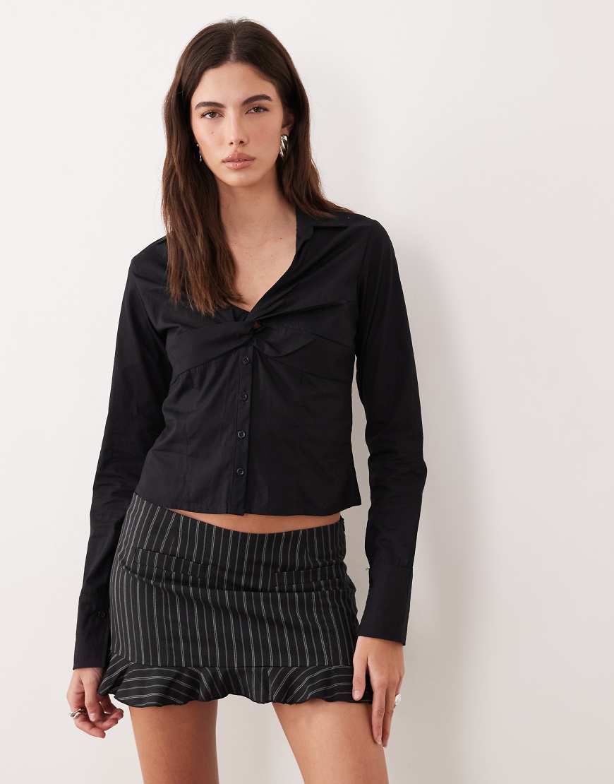 Motel - Karis - Hemdbluse in Schwarz mit Knopfleiste von Motel