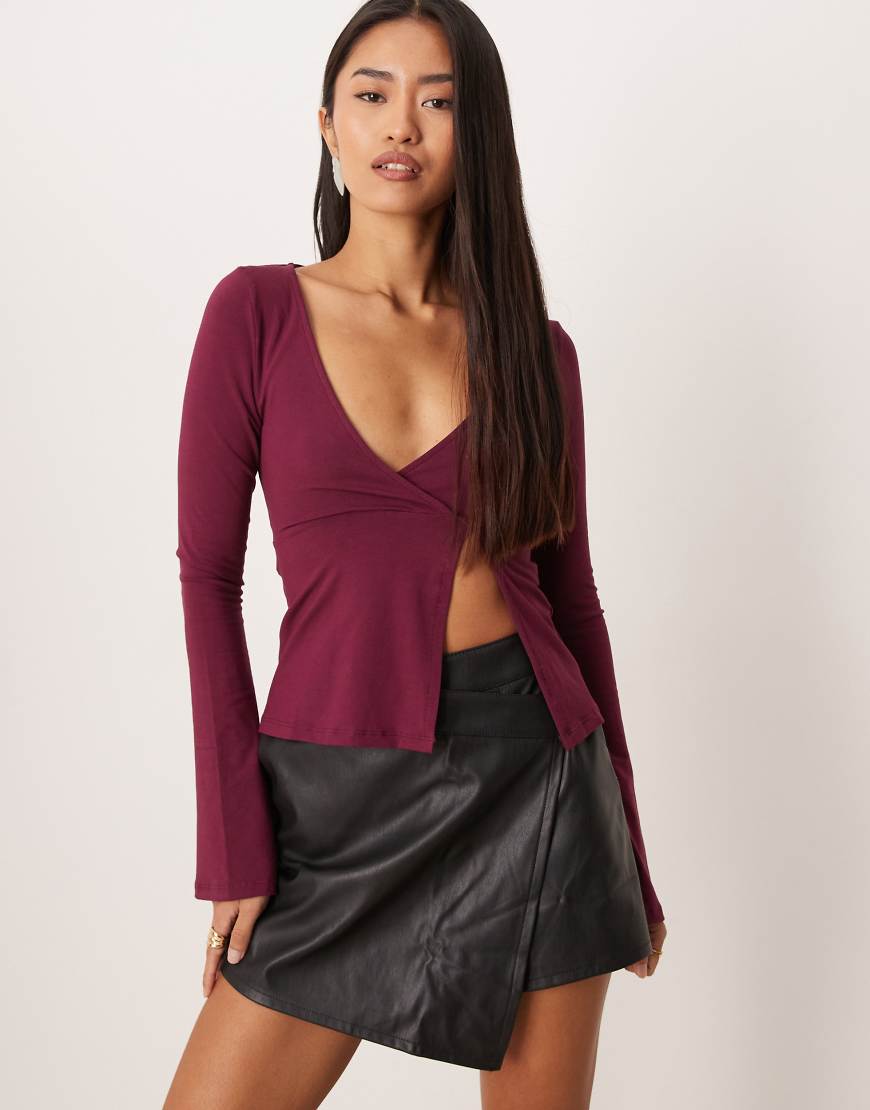 Motel - Lamae - Langärmliges Oberteil in Bitter Deep Purple mit Wickeldetail-Lila von Motel