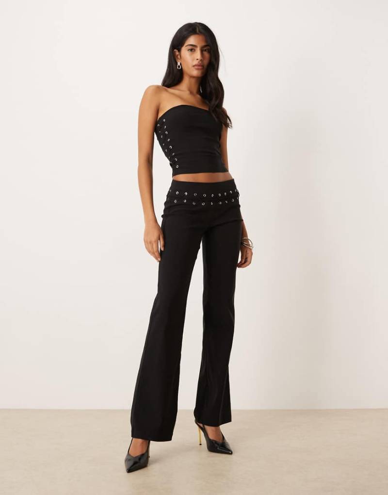 Motel - Lirina - Elegante Hose in Schwarz mit Schnürung von Motel