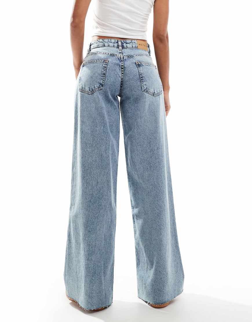 Motel - Lockere Jeans in vintage-blauer Waschung mit weitem Schnitt und niedrigem Bund Motel - Lockere Jeans in vintage-blauer Waschung mit weitem Schnitt und niedrigem Bund von Motel