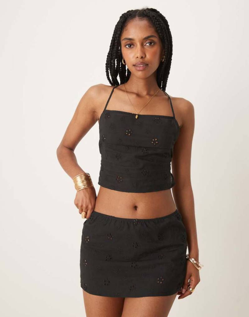 Motel - Olsa - Minirock in Schwarz mit Lochstickerei von Motel