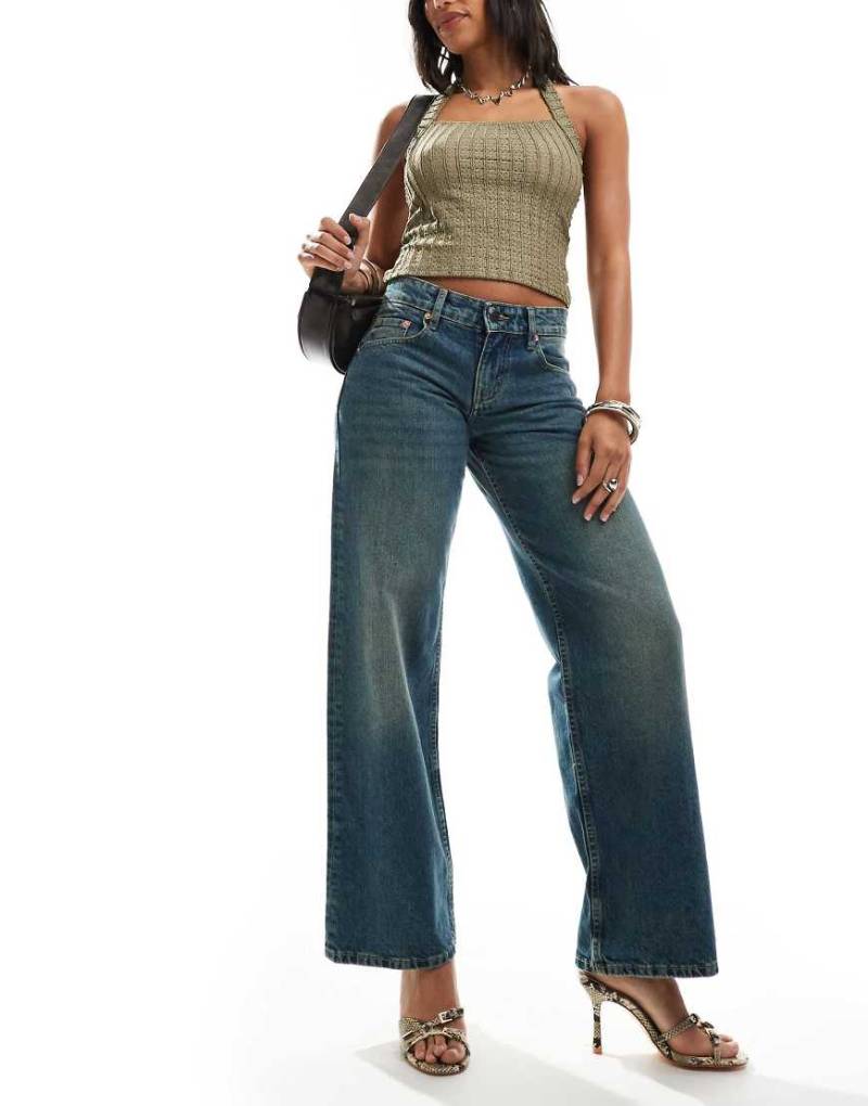 Motel - Parallel - Jeans in Stahlblau mit niedrigem Bund von Motel