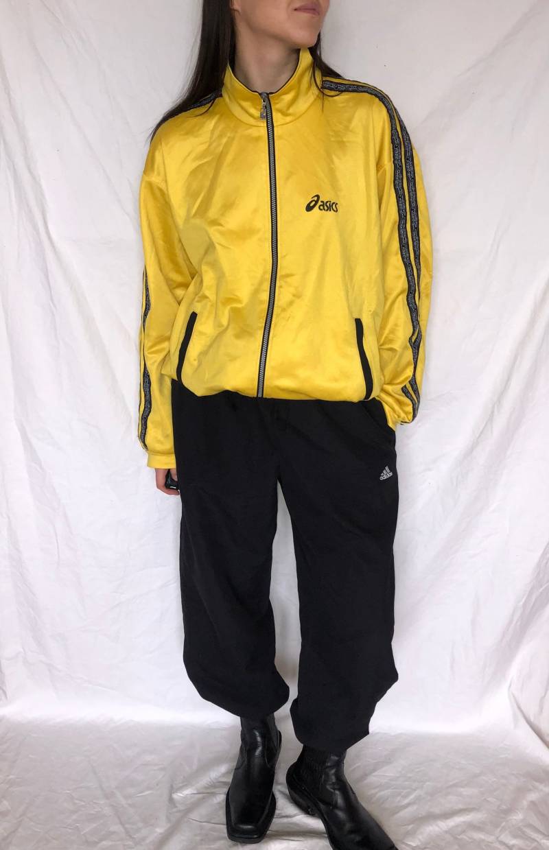 Vintage Asics Trainingsjacke Sweatshirt Gelb Reißverschluss Pullover Jacke Größe L von MothLabVintage