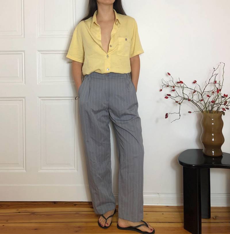 Vintage Gestreifte Anzughose Graue Hose Größe M von MothLabVintage