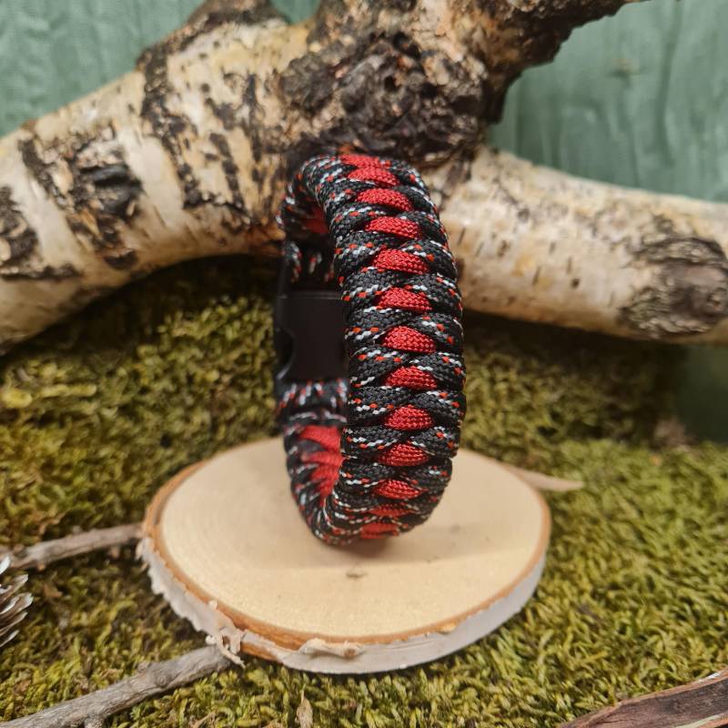 Paracord Armband "Dragon Teeth" Inspiriert Von House Of The Dragon, Innenumfang 18 cm Mit Clipverschluss von MotherDaugther