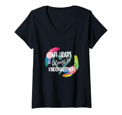 Damen Mein Herz gehört den Kindergärtnern T-Shirt mit V-Ausschnitt Damen Mein Herz gehört den Kindergärtnern T-Shirt mit V-Ausschnitt von Motherly Love Designs