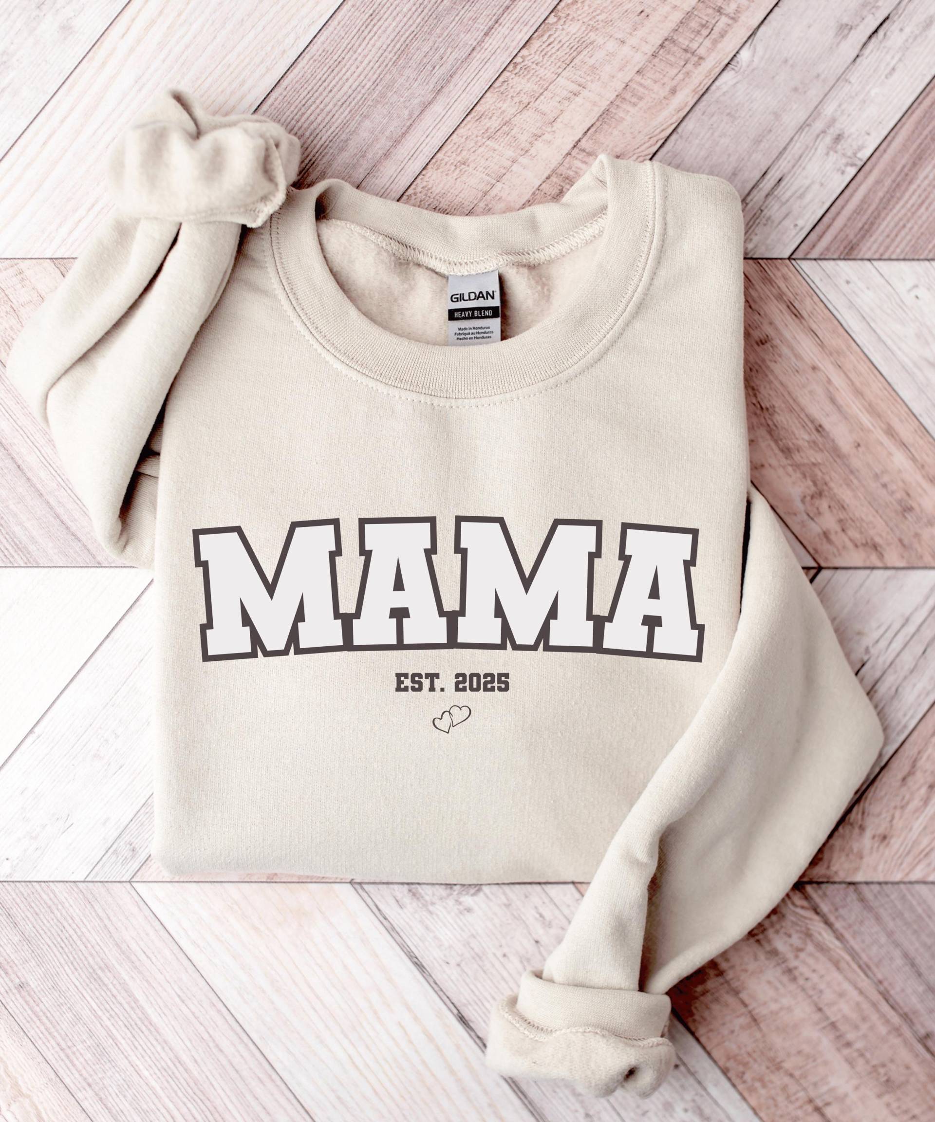 Personalisiertes Mama-Jahreszahl-Sweater, Beigefarbener Pullover Mit Print, Ideal Für Mütter, Geschenkidee Fürs Muttertagsfest von MotivMagic