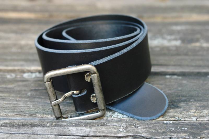 Ca. 5, 0 cm Breiter Wechselgürtel Aus Echtem Leder in Schwarz Mit Rechteckiger Silberner Doppelschnalle/Gürtelschnalle Im "Used Look" von Motivwunsch