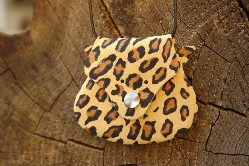 Kleiner 2 in 1 Brustbeutel Leopard Tierkopf | Ca. 8, 5 cm Durchmesser/Kinder Portemonnaie Aus Leder Im Leo Look von Motivwunsch