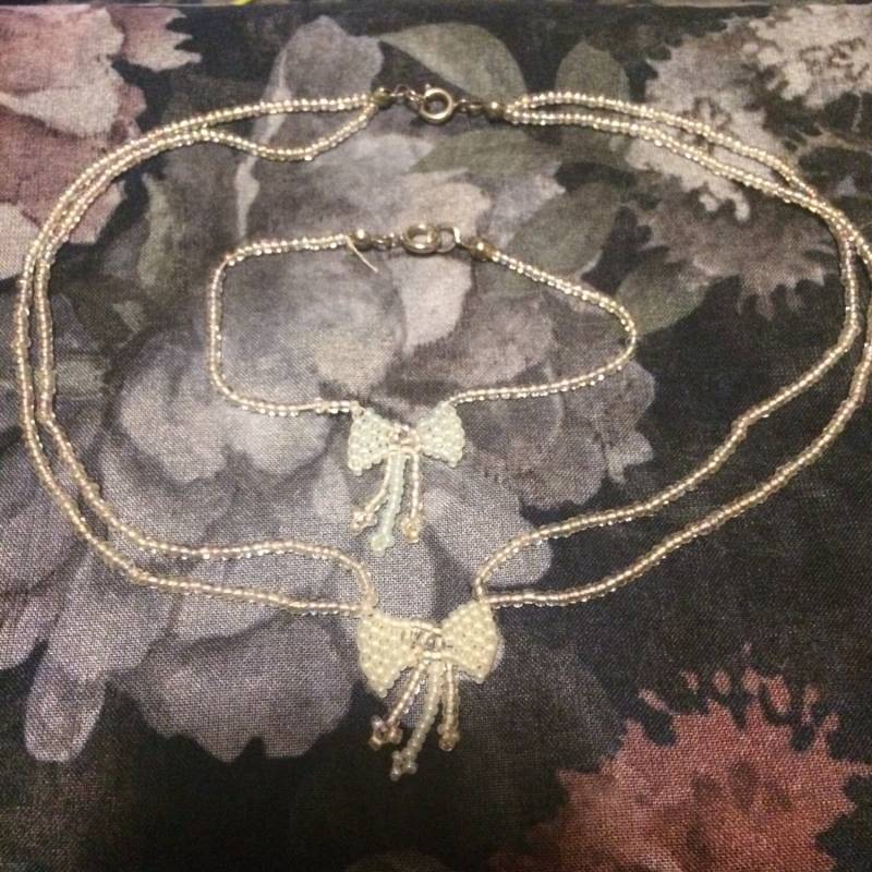 Vintage 1990Er Jahre Glas Samen Perle Halskette Und Armband Set Vintage 1990Er Jahre Glas Samen Perle Halskette Und Armband Set von MotsujiTemple