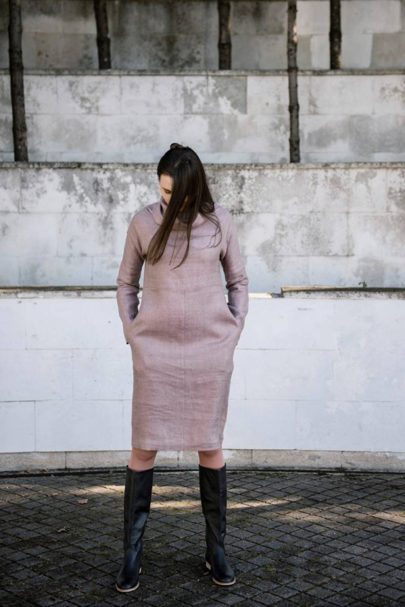 Leinenkleid Motumo Mit Langen Ärmel Und Hohem Kragen 15Fw10 von MotumoLinen