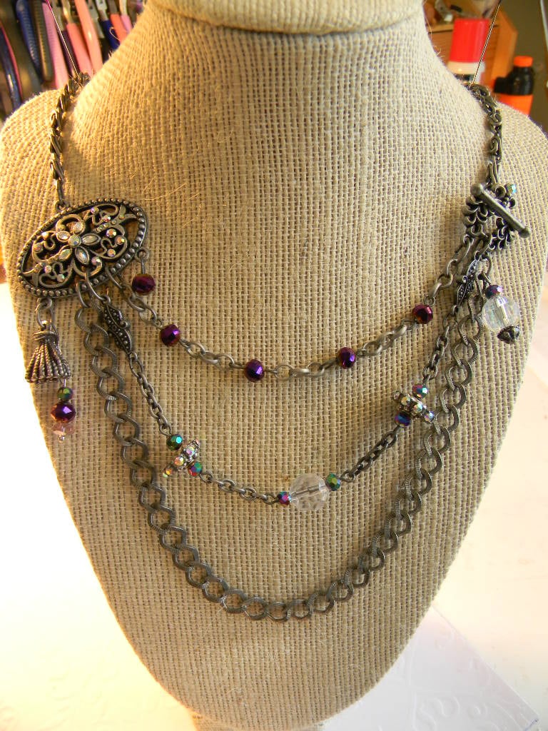 Lila Crystal Halskette - Multi-strang Lila Crystal Halskette - Multi-strang von MountSalemStudio