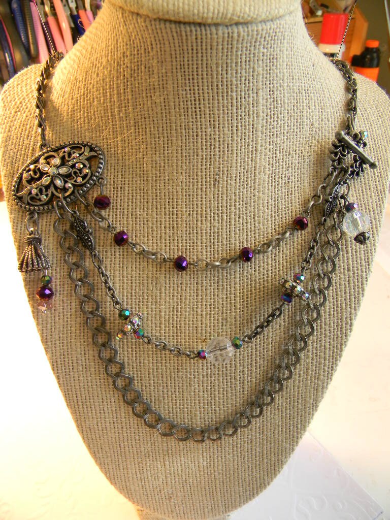 Lila Crystal Halskette - Multi-strang Lila Crystal Halskette - Multi-strang von MountSalemStudio