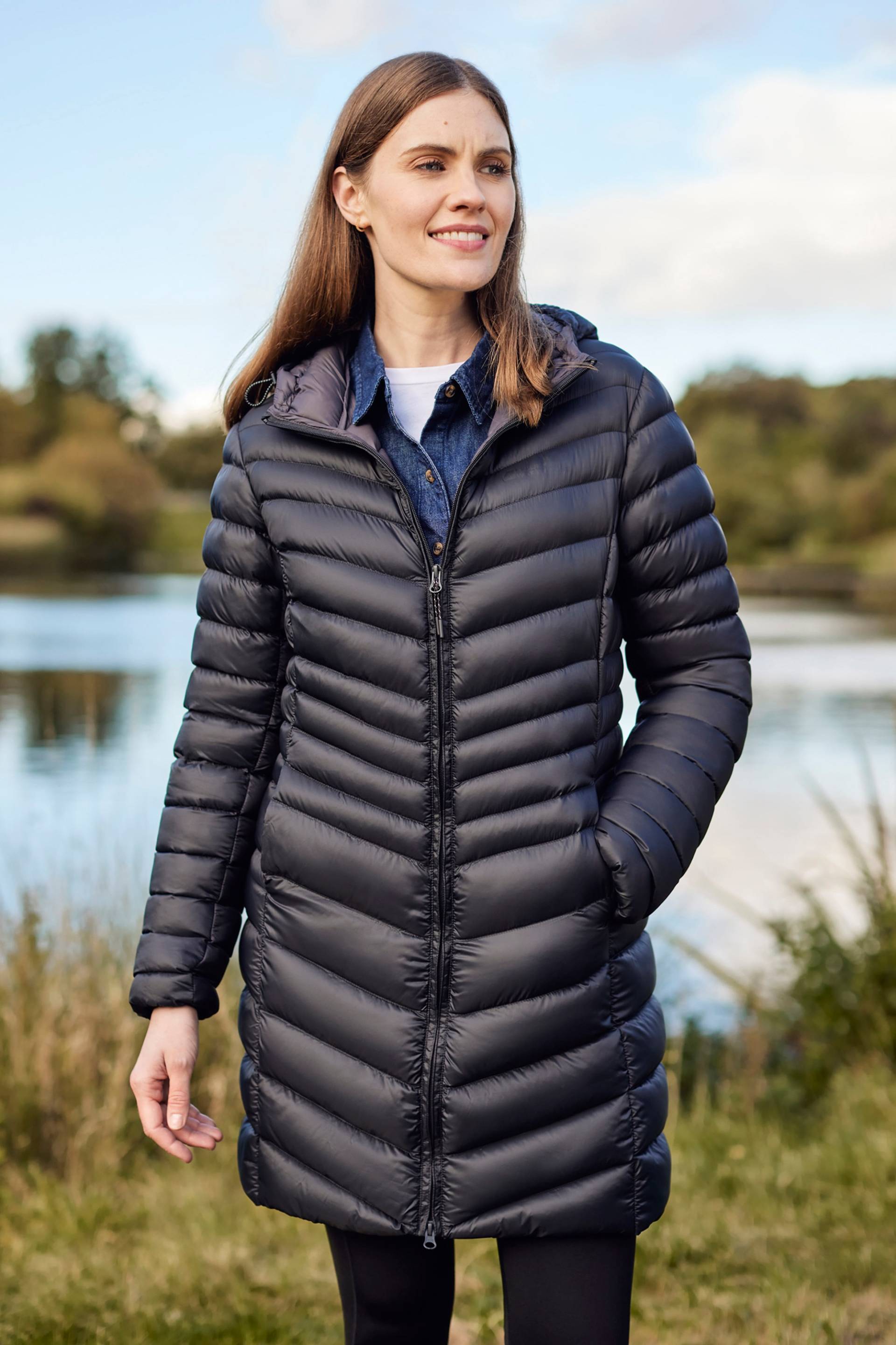 Florence Lange Damen-Steppjacke - Schwarz von Mountain Warehouse