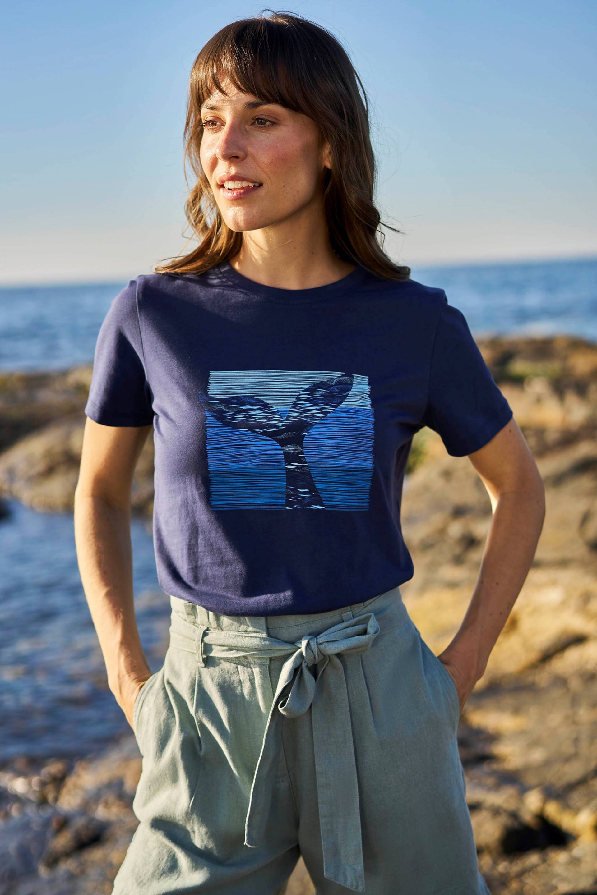 Whale Tail Damen T-Shirt - Marineblau von Mountain Warehouse