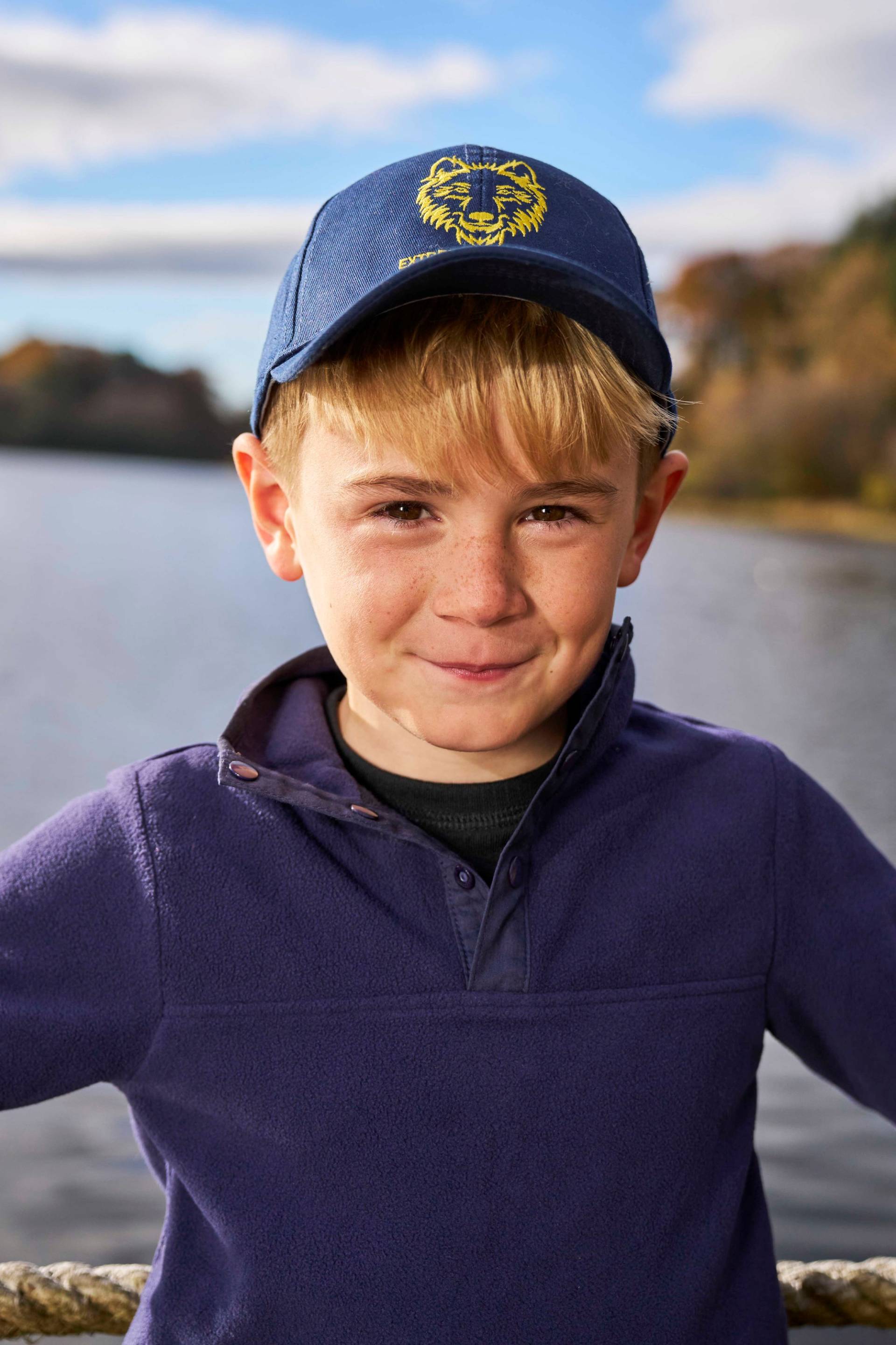 Wolf Bestickte Kinder-Kappe - Marineblau von Mountain Warehouse