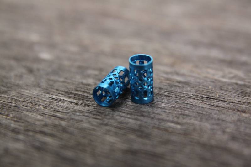 40 Blaue Dreadlock Filigrane Manschettenperlen Dreadrohr Haarperlen 5mm Loch | 3/16 Zoll + Edelstahl Ringperle | Dread-Manschetten von MountainDreads