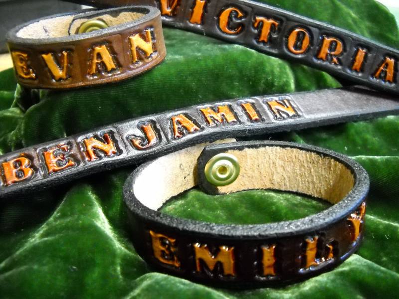 Leder Name Id Armband Handgemacht Usa Personalisiert Individuell Punziert Geschnitzt von MountainLeather