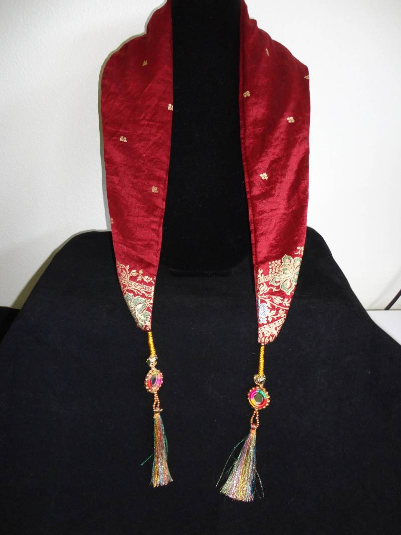 Schal - Sari Tuch Mit Gespiegelten Punjabi Quaste Burgunder Schal - Sari Tuch Mit Gespiegelten Punjabi Quaste Burgunder von MountainMahogany