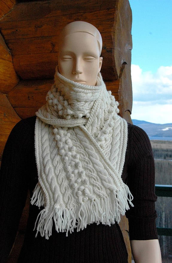Damenschal, Handgestrickt in Reinem Merino Und Aufwendigem Aranmuster "Gambier Island" Mit Zopefen Noppen Damenschal, Handgestrickt in Reinem Merino Und Aufwendigem Aranmuster "Gambier Island" Mit Zopefen Noppen von MountainMasche