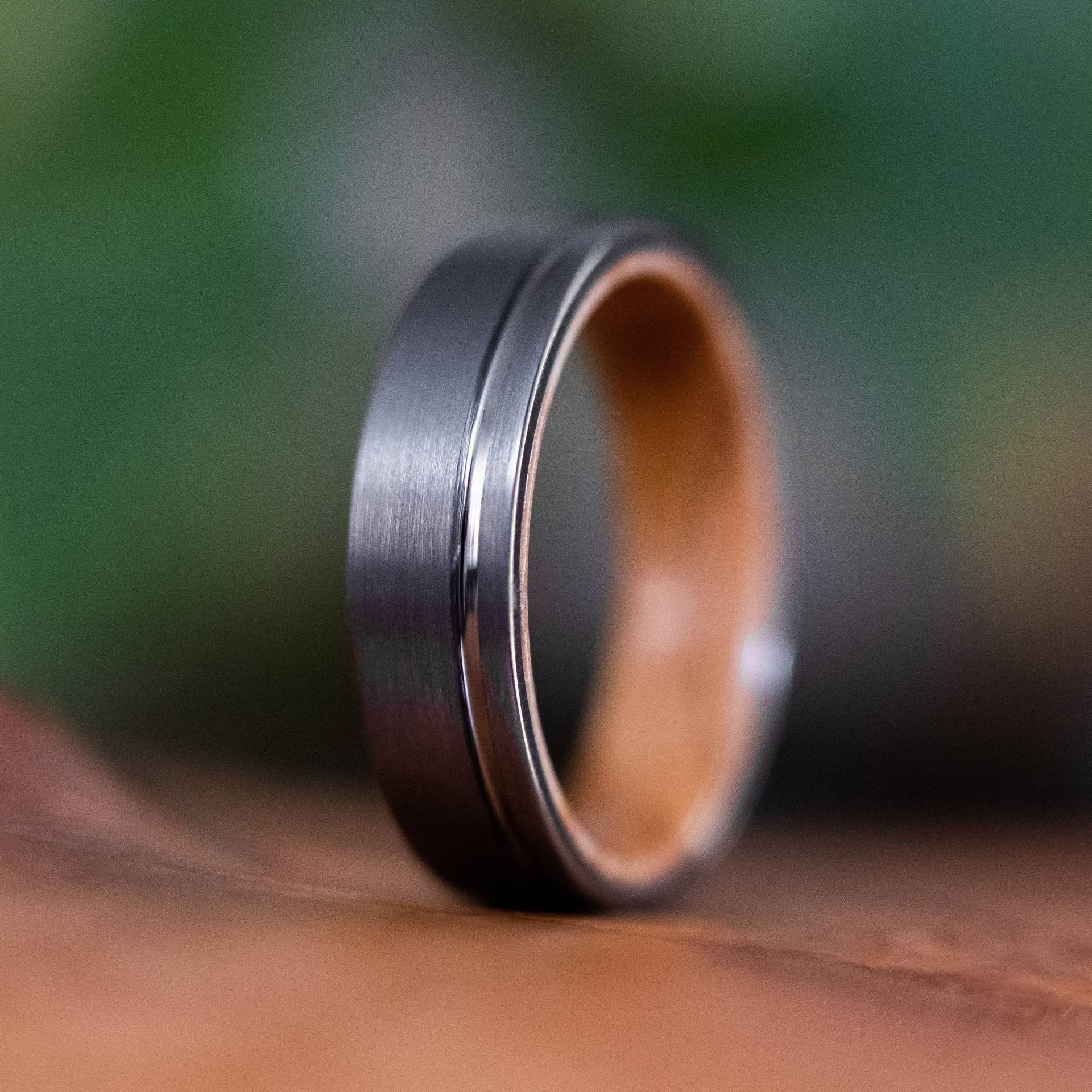 Olive Holz Wolfram Ring, Gebürstet Silber Band, Herren 6mm Ehering, Verlobungsring Für Ihn von MountainRingsCo