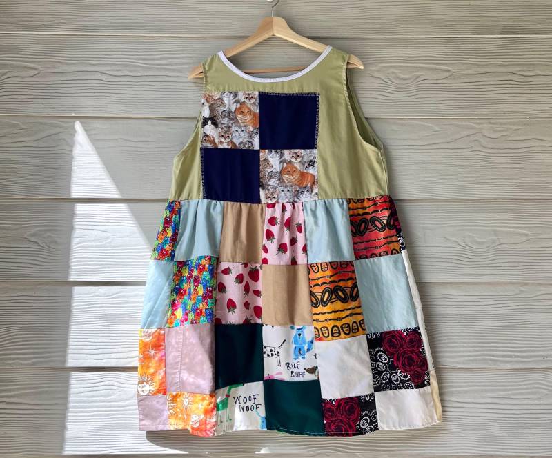 Handgefertigtes Ärmelloses Quilted Kleid Sku 06202 Katze/Blätter von MouseDarlingCo