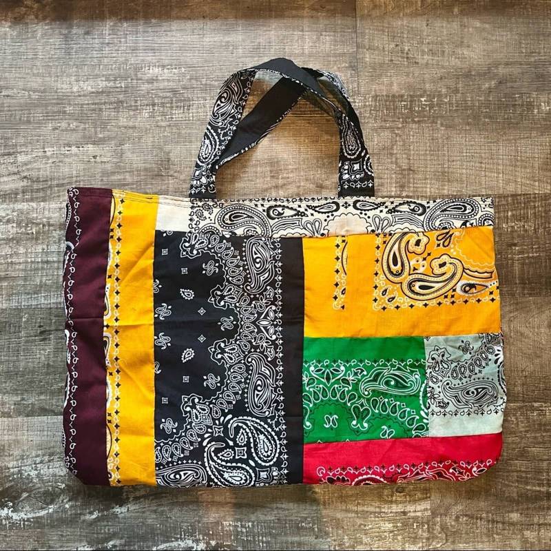 Handgemachte Übergroße Reversible Bandana Tote von MouseDarlingCo