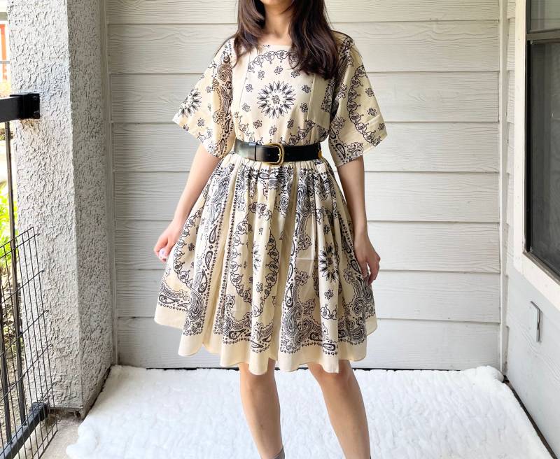 Handgemachtes Bandana Kurzes Kleid in Beige von MouseDarlingCo