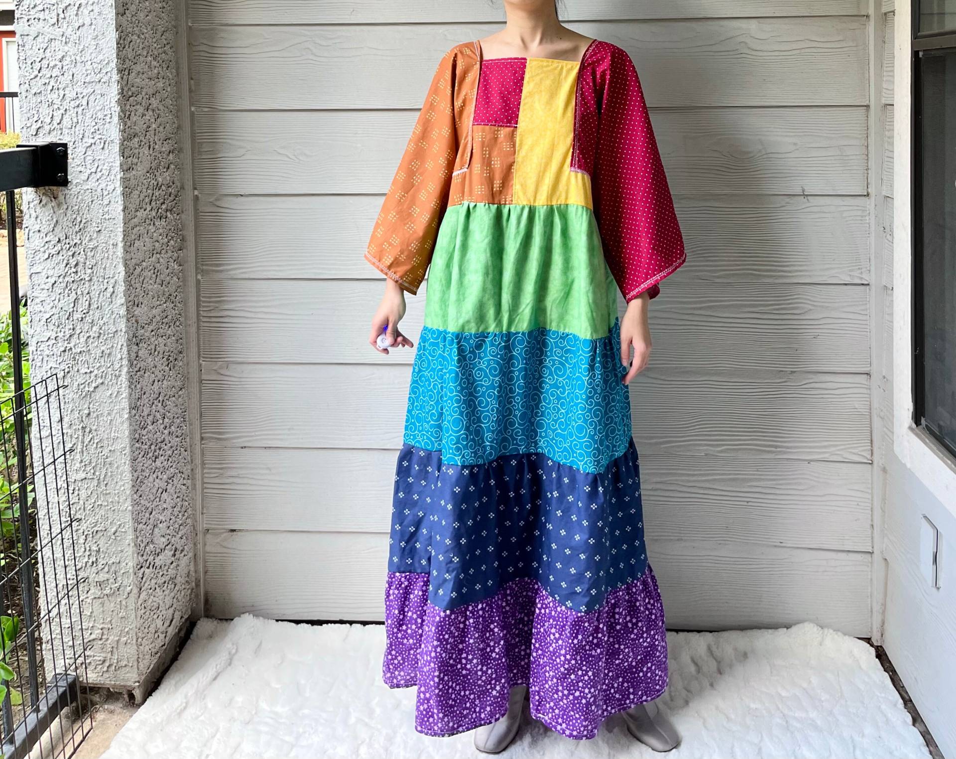 Handgemachtes Gestepptes Regenbogen Kleid Sku 09015 von MouseDarlingCo