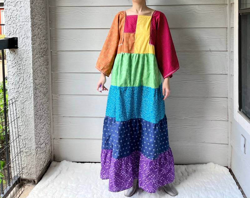 Handgemachtes Gestepptes Regenbogen Kleid Sku 09015 von MouseDarlingCo