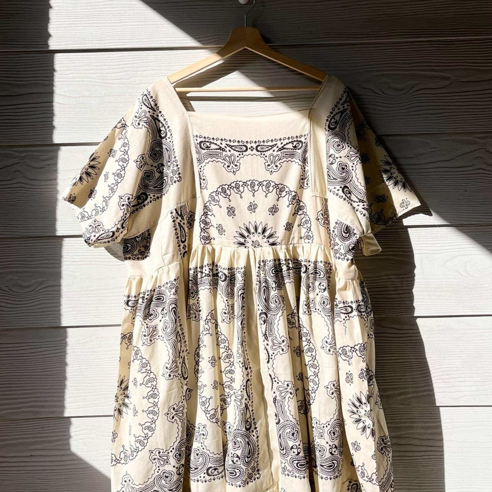 Handgemachtes Plus Size Bandana Kleid in Beige von MouseDarlingCo