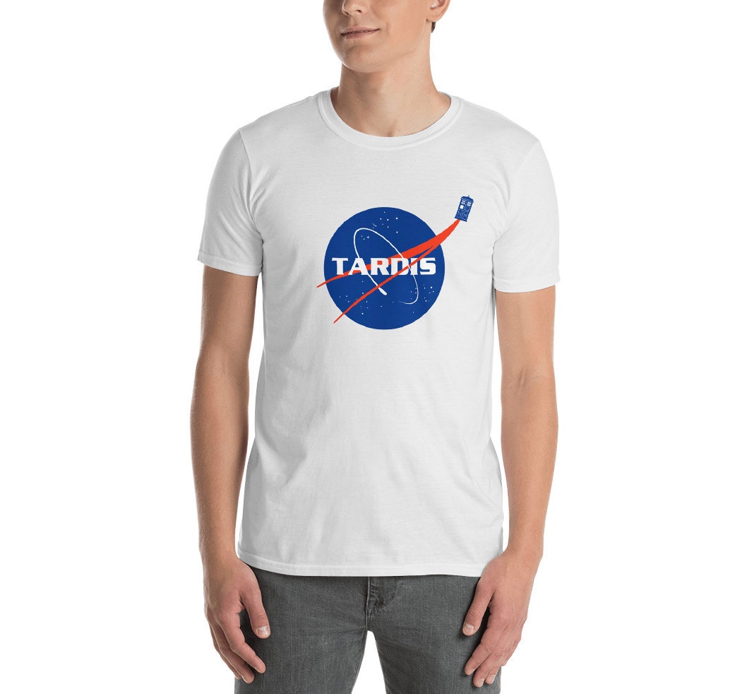 Tardis Nasa Style Logo - Inspiriert Von Doctor Who T-Shirt S-3xl Tardis Nasa Style Logo - Inspiriert Von Doctor Who T-Shirt S-3xl von MovieManiacsDesign