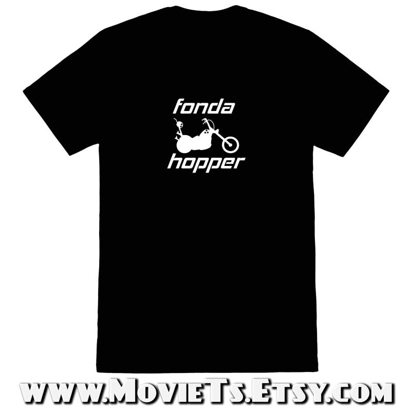 Ein Klassiker Von Fonda Und Hopper - Kurzarm-Unisex T-Shirt Ein Klassiker Von Fonda Und Hopper - Kurzarm-Unisex T-Shirt von MovieTs