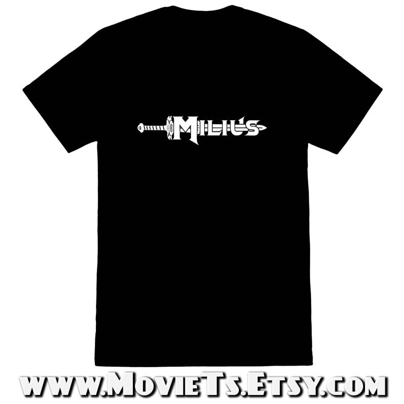 Ein Klassiker Von Milius 1 - Kurzarm-Unisex T-Shirt Ein Klassiker Von Milius 1 - Kurzarm-Unisex T-Shirt von MovieTs