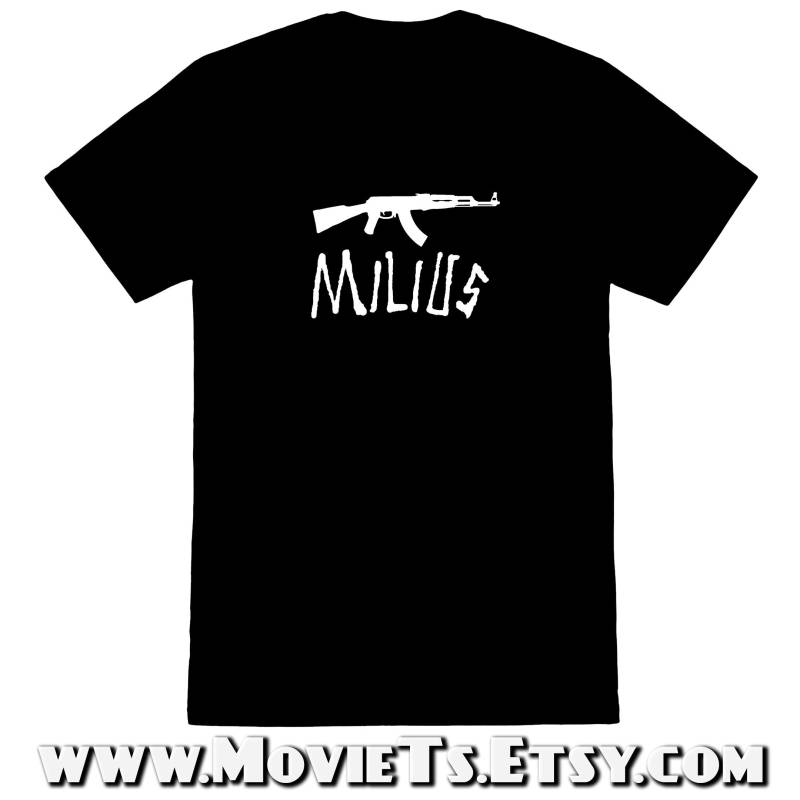 Ein Klassiker Von Milius 2 - Kurzarm-Unisex T-Shirt Ein Klassiker Von Milius 2 - Kurzarm-Unisex T-Shirt von MovieTs