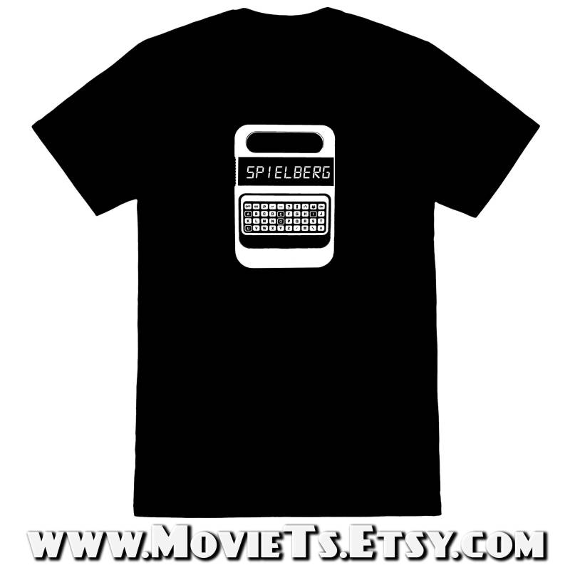 Ein Klassiker Von Spielberg 3 - Kurzarm-Unisex T-Shirt Ein Klassiker Von Spielberg 3 - Kurzarm-Unisex T-Shirt von MovieTs