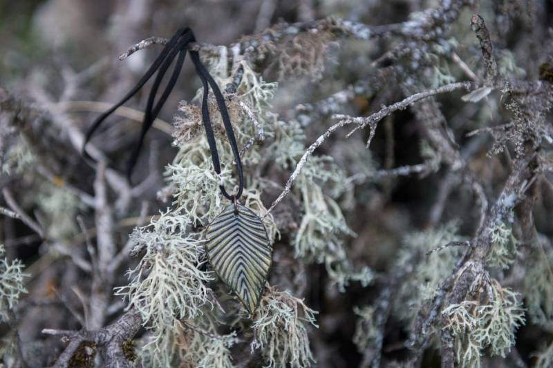 Anhänger, Blatt Geformt, Handmade, Luft Trocknen Ton, Farbe Olivgrün Und Gold Patina, Boho Anhänger, Blatt Geformt, Handmade, Luft Trocknen Ton, Farbe Olivgrün Und Gold Patina, Boho von MoxiCraftGR