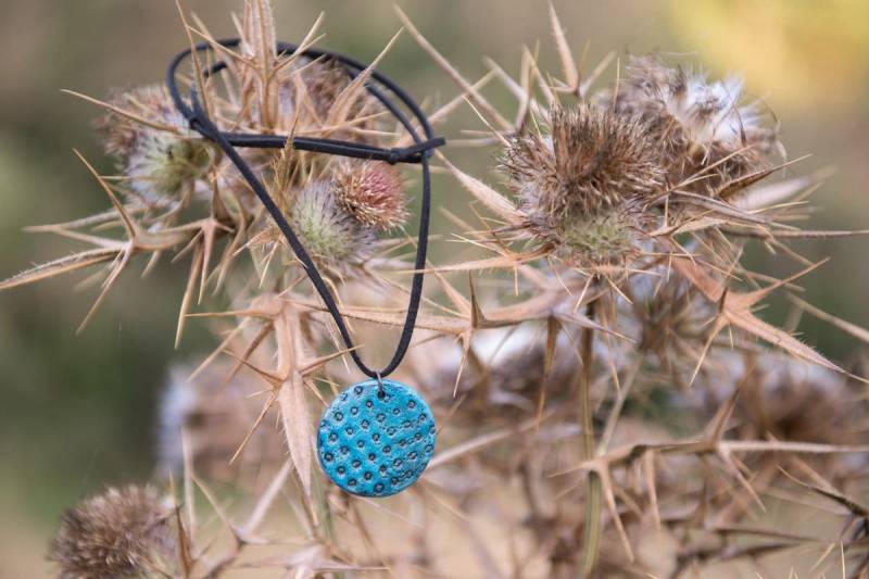 Anhänger, Runde Form, Geprägte Kreise Design, Handgefertigt, Luft Trocknen Ton, Blaue Farbe, Boho Anhänger, Runde Form, Geprägte Kreise Design, Handgefertigt, Luft Trocknen Ton, Blaue Farbe, Boho von MoxiCraftGR