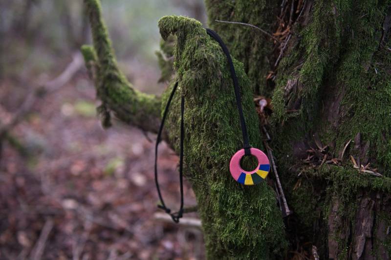 Anhänger, Runde Form, Lachs-Farbe, Farbige Blöcke, Handgefertigt, Luft Trocknen Ton, Boho Anhänger, Runde Form, Lachs-Farbe, Farbige Blöcke, Handgefertigt, Luft Trocknen Ton, Boho von MoxiCraftGR