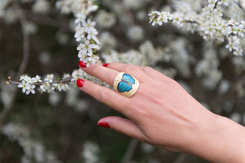 Hölzerne Aussagering, Breitband-Ring, Blauer Schmetterling, Boho Hölzerne Aussagering, Breitband-Ring, Blauer Schmetterling, Boho von MoxiCraftGR